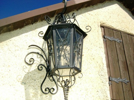 kovaná lampa